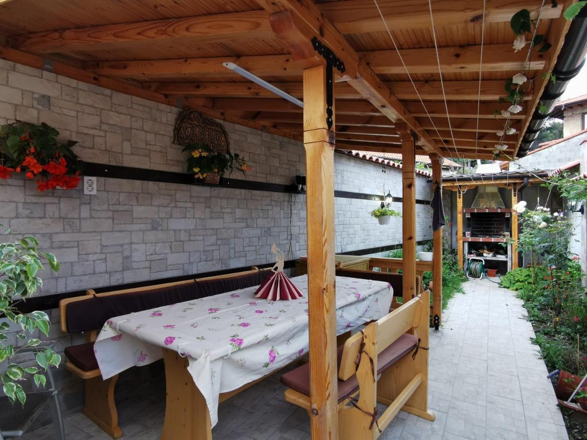 Rose Valley Guest House Kazanluk Bagian luar foto