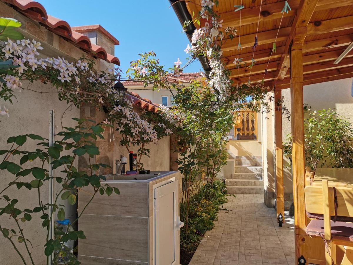 Rose Valley Guest House Kazanluk Bagian luar foto