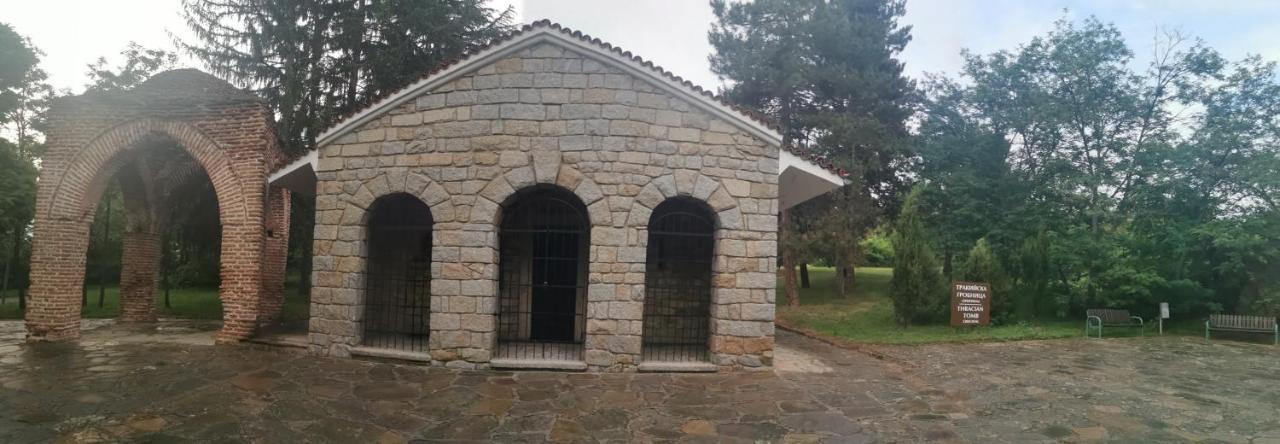 Rose Valley Guest House Kazanluk Bagian luar foto